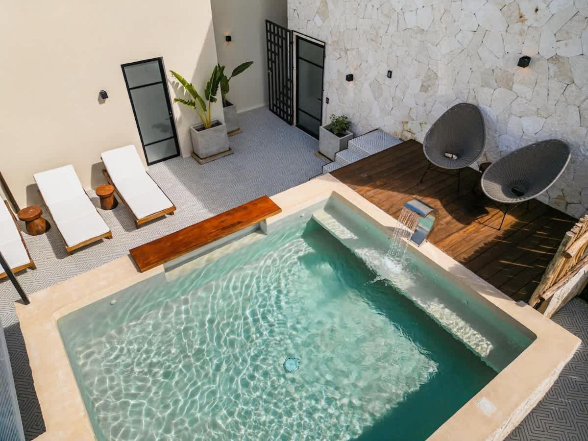 2 Story Penthouse Rooftop Pool